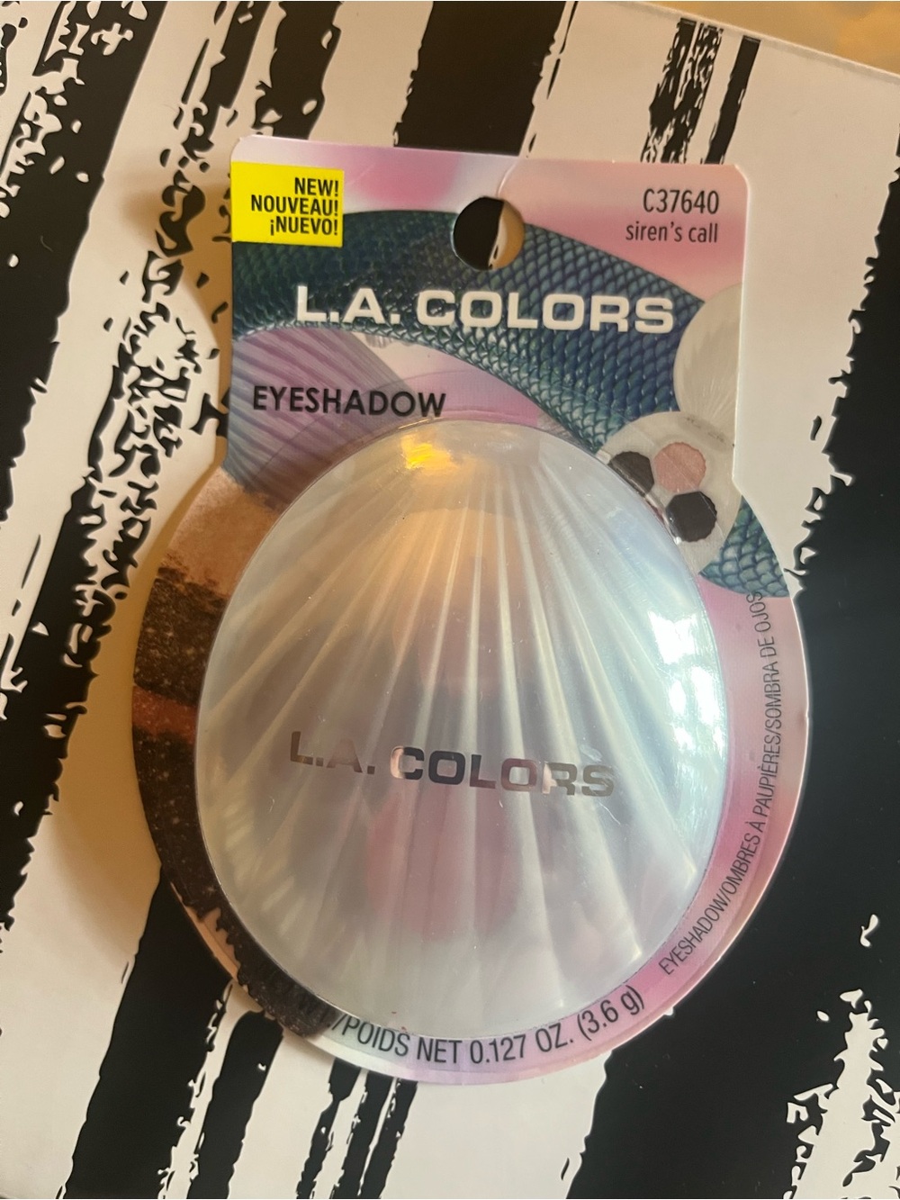 L.A. COLORS Pearlescent White Shell Compact Eyeshadow